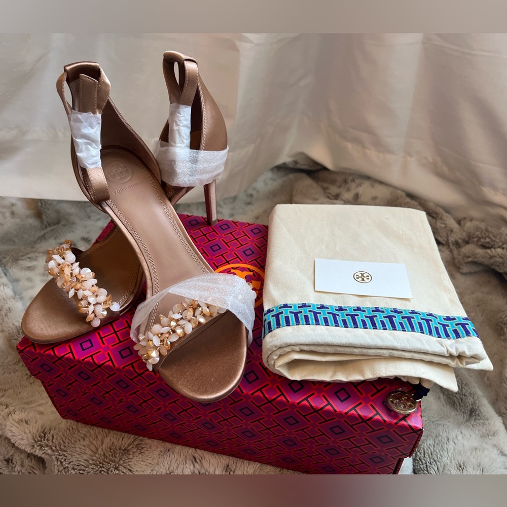 NWT Tory Burch Logan Sandal Rose Crystal/Satin